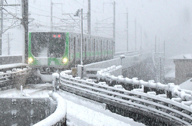 The 2000 series set 03 in heavy snow